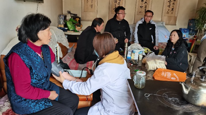 九九重陽節，濃濃敬老情 ——集團駐村工作隊開展重陽節走訪慰問活動